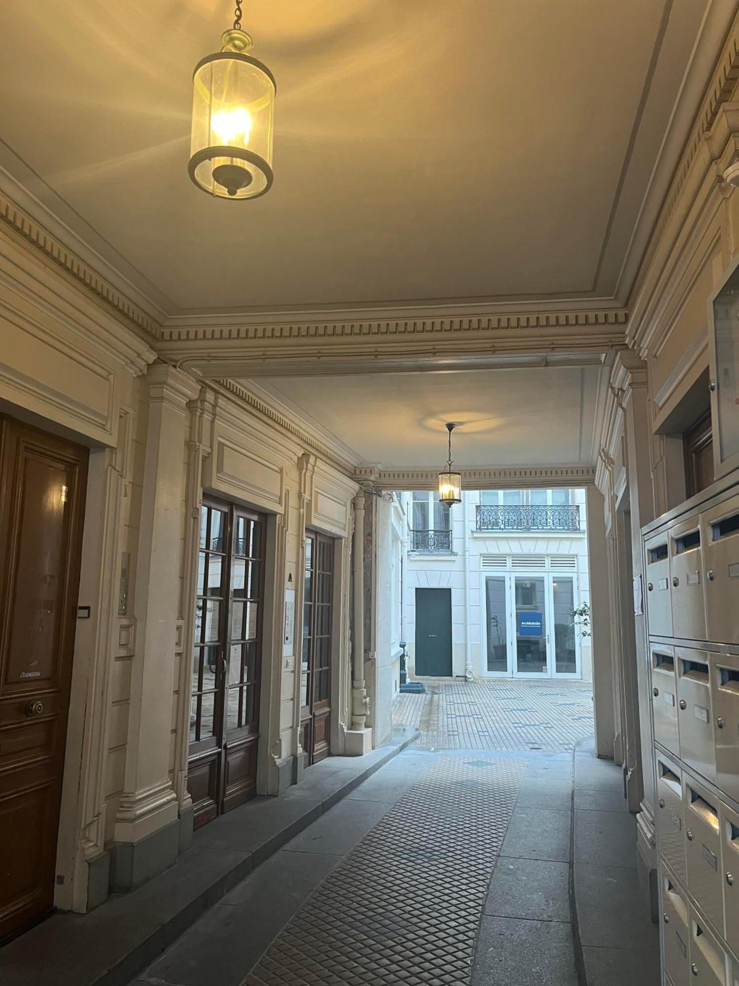 Chambre Chez L'habitant, Pierre Paris